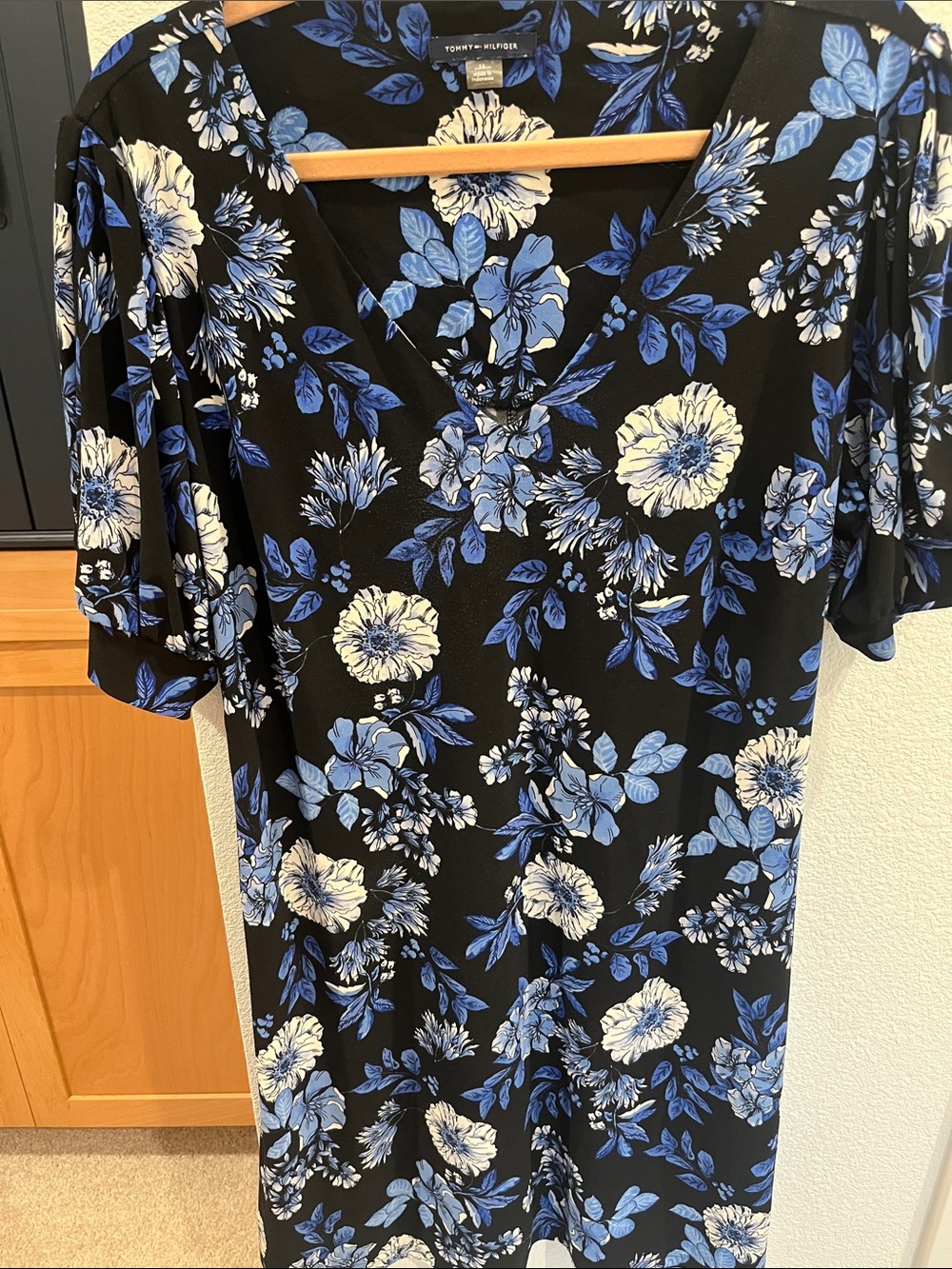 Tommy Hilfiger Floral V-Neck Short Sleeve Dress - Blue/White on Black Size 16